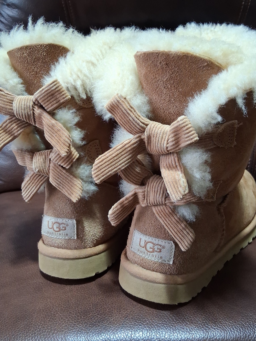 UGG Bailey Corduroy Bows Size 6 Womens